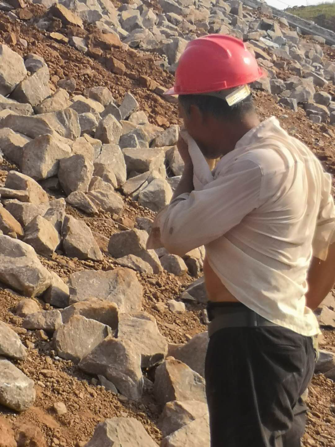 山西建投机械化集团职工节日期间坚守项目生产一线