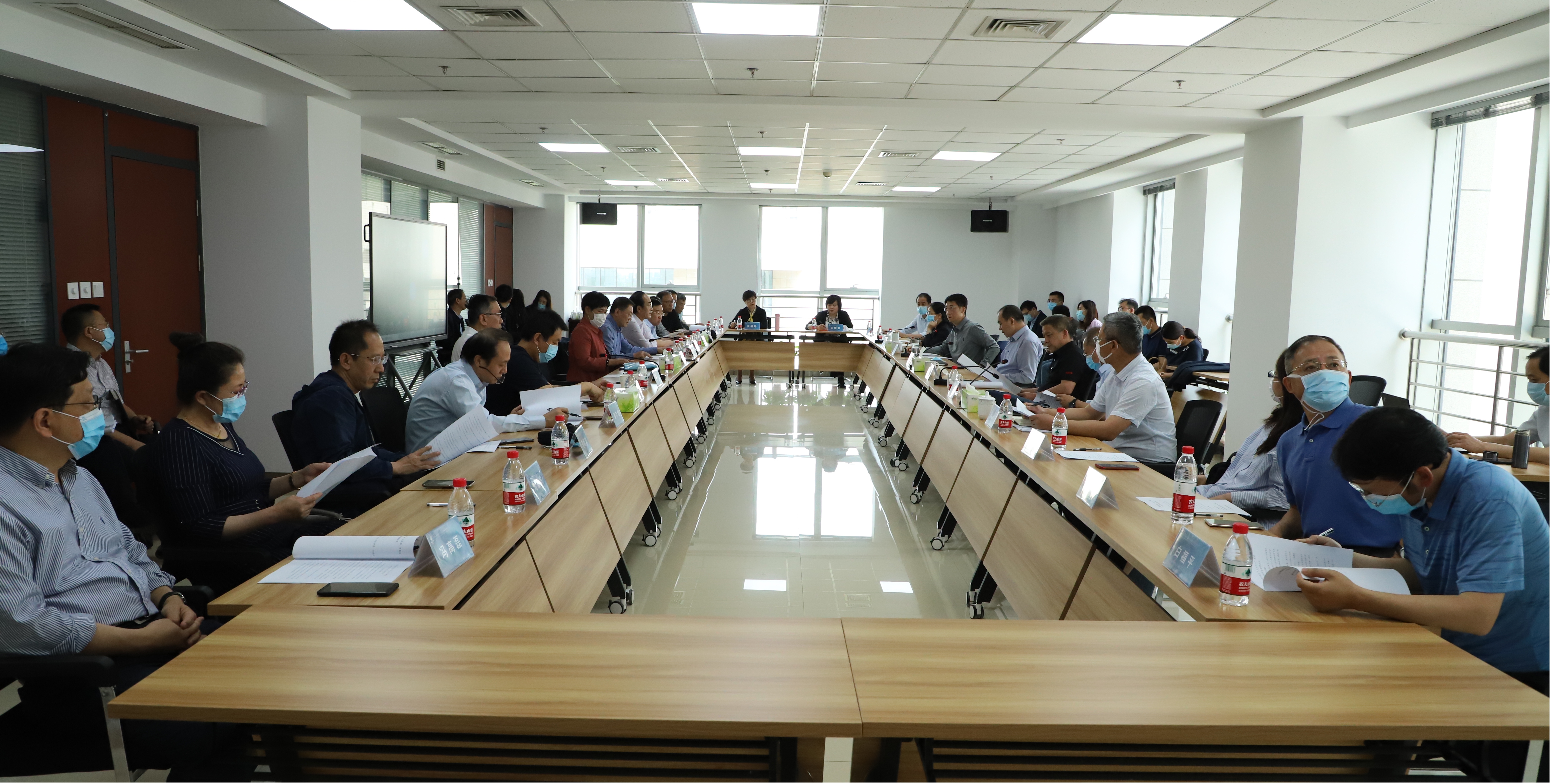 山西建投“五大中心”项目冰球突破专家工作委员会咨询工作正式启动