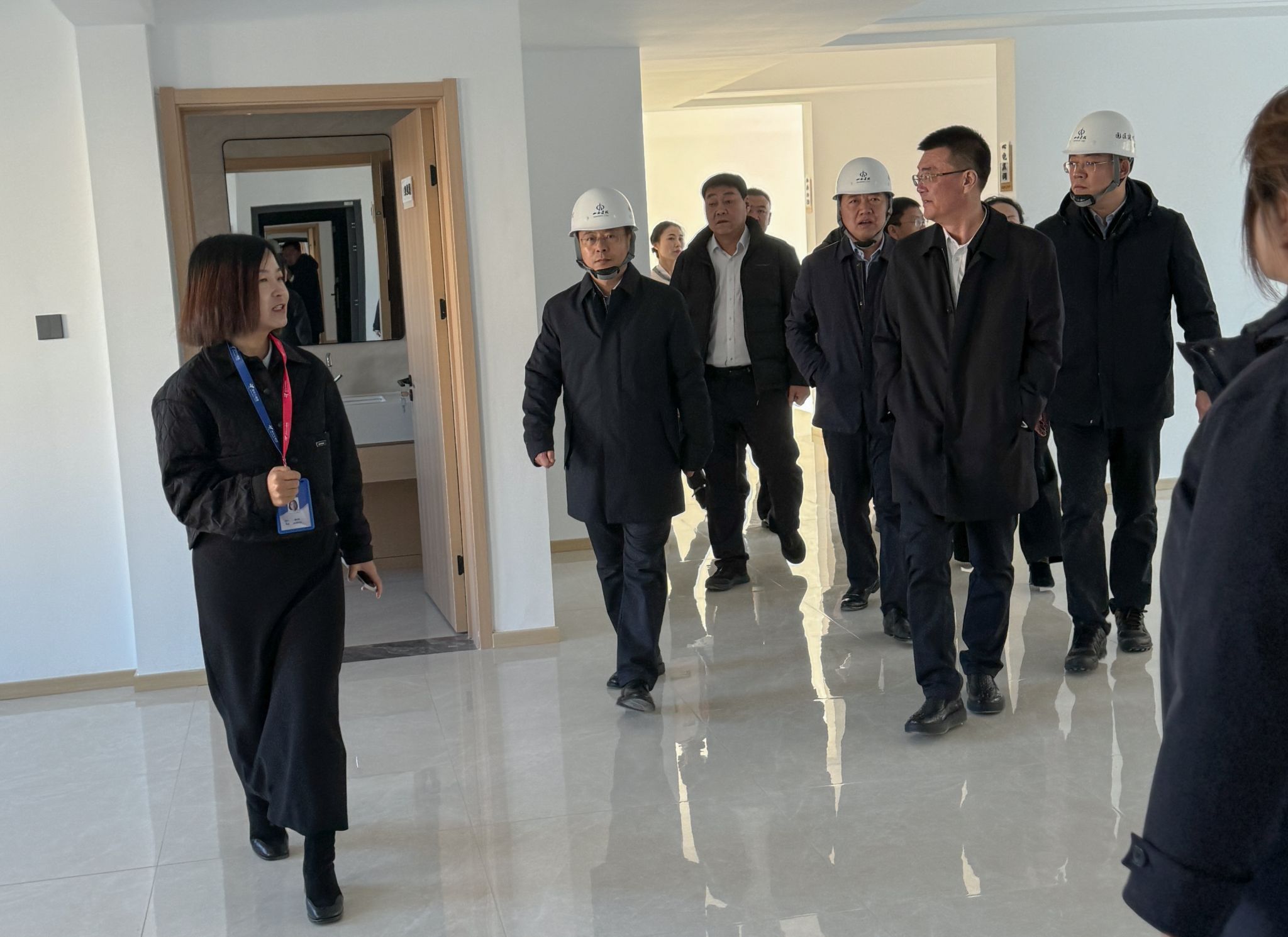 山西建投园区建发集团与赤峰市红山区政府举行工作座谈