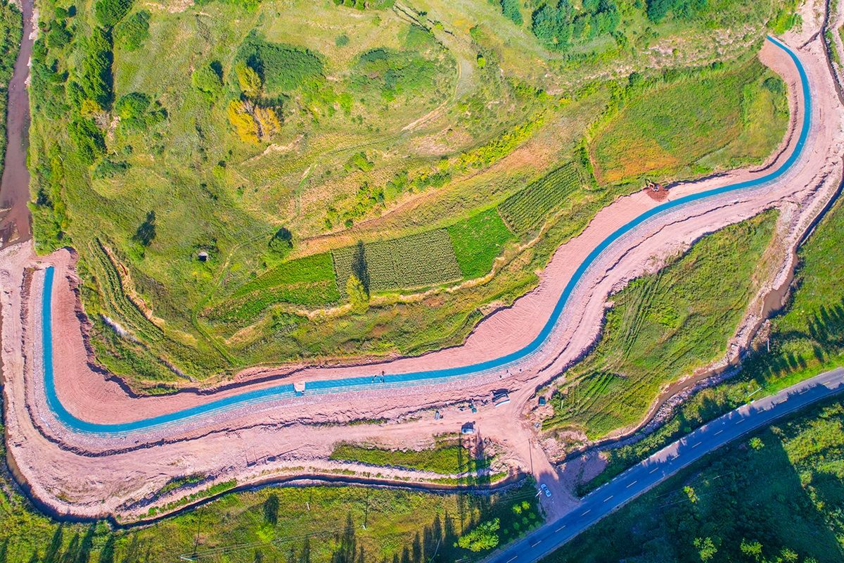 山西建投四建集团承建的沁源县水系连通及水美乡村冰球突破项目获表扬