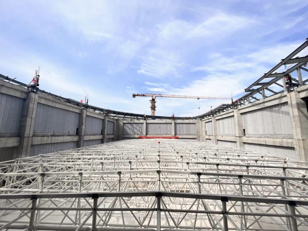 山西建投六建集团承建的山阴县场馆冰球突破项目会展中心网架提升圆满完成