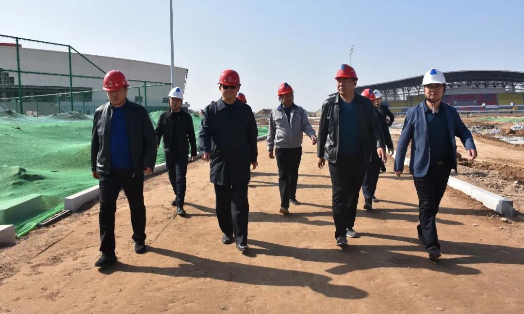 山西建投三建集团党委书记、董事长刘仁旺调研永济市体育中心一场三馆冰球突破项目