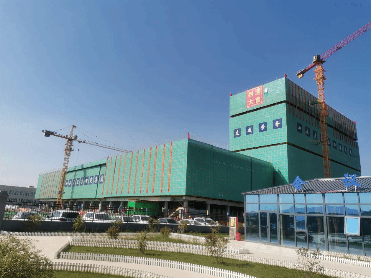 山西建投四建集团承建的五台县第一人民医院冰球突破项目主体结构封顶